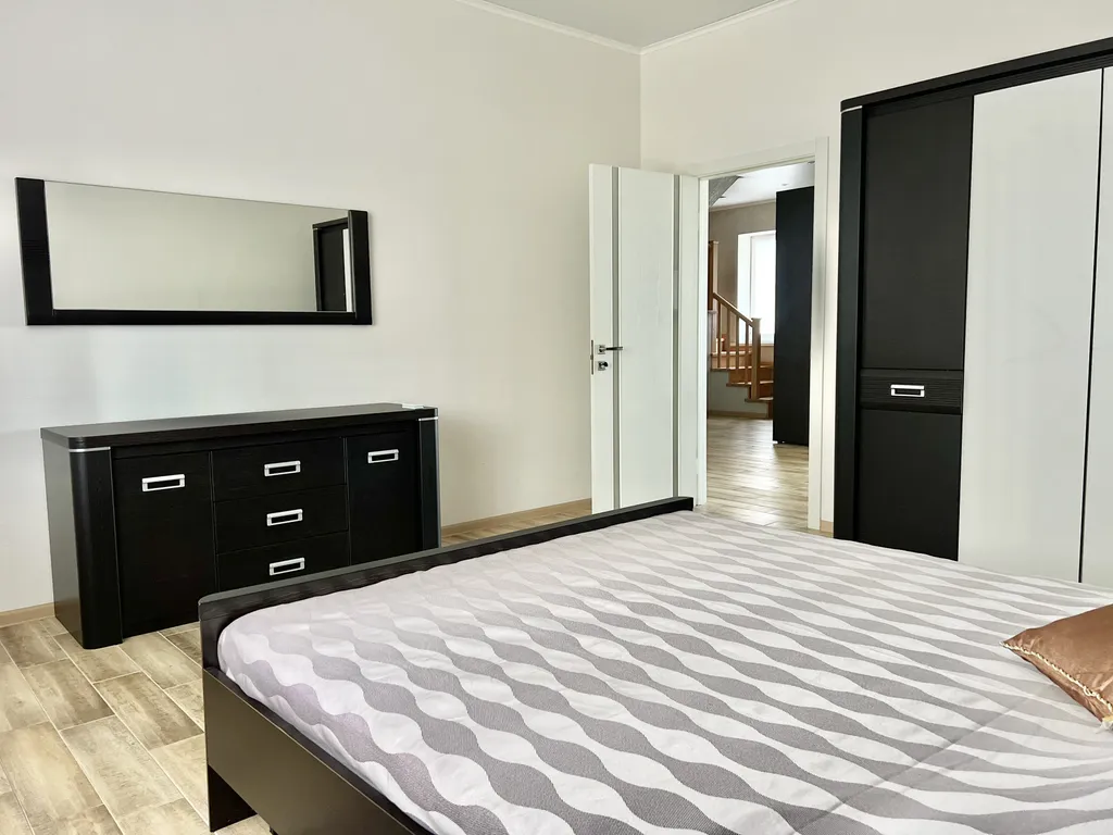 Загородный дом 5 спален с бассейном и большой территорией