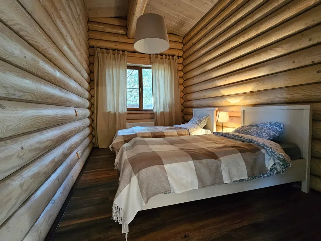 Дом рядом с лесом