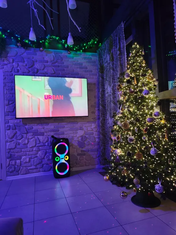 Большой уютный дом в лесу