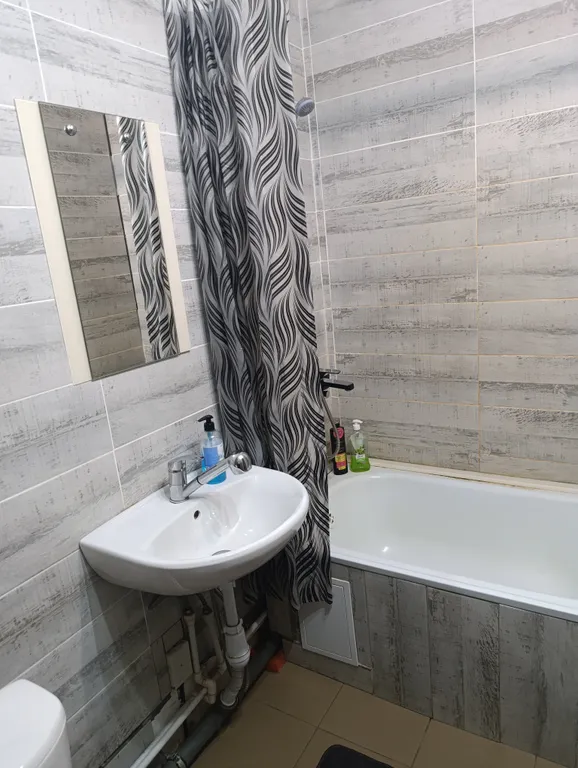 Уютная квартира, в новом доме с видом на пруд и горы