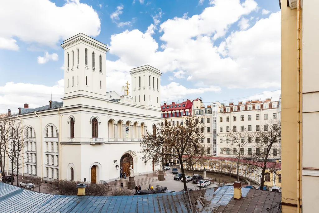 Квартира Апартаменты Avenue с видом на Конюшенную улицу и церковь Петра и Павла — Санкт-Петербург