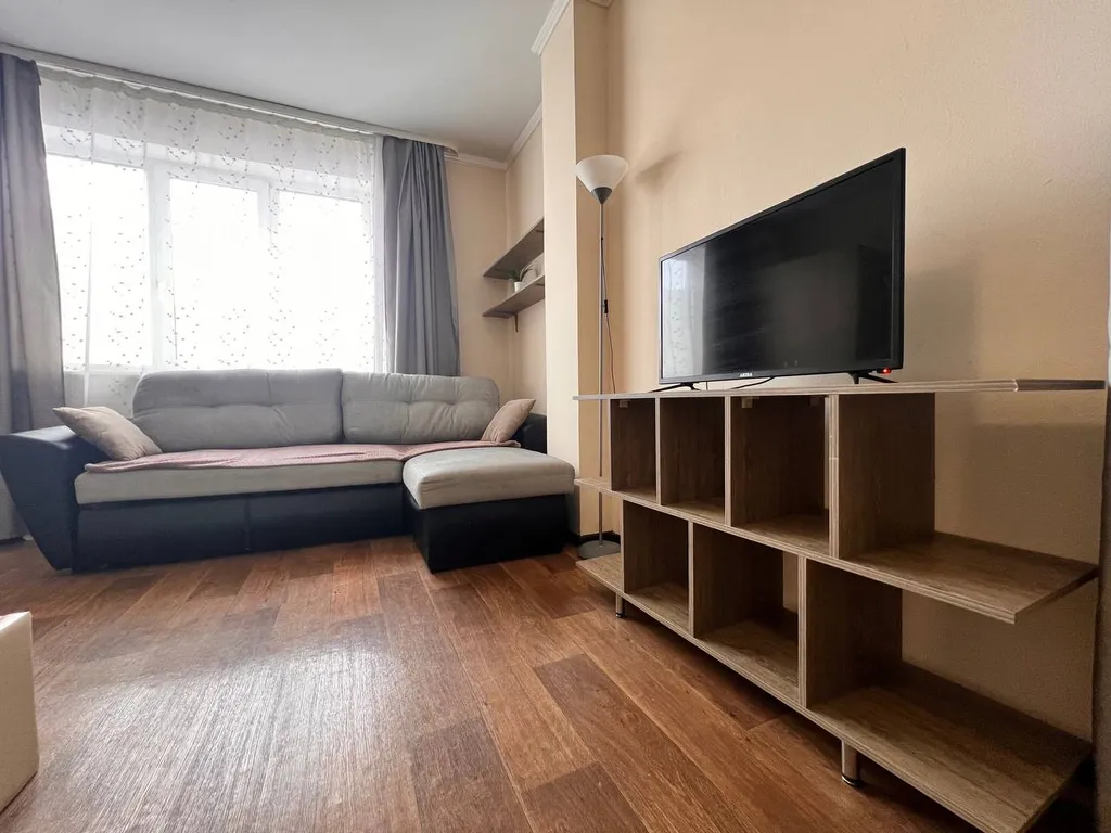 Квартира Уютная светлая студия, центр, ТЦ Вояж, парковка, кафе, аквапарк источник — Тюмень