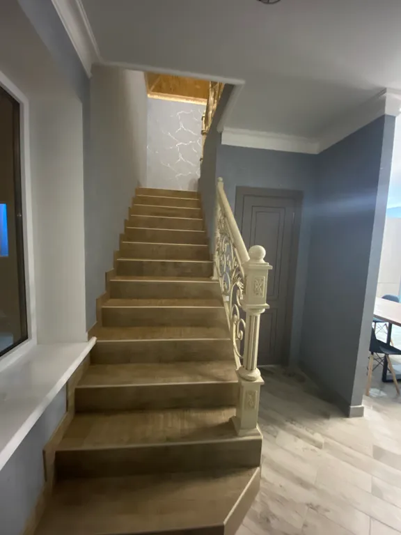 В центре престижного курортного посёлка Хазар