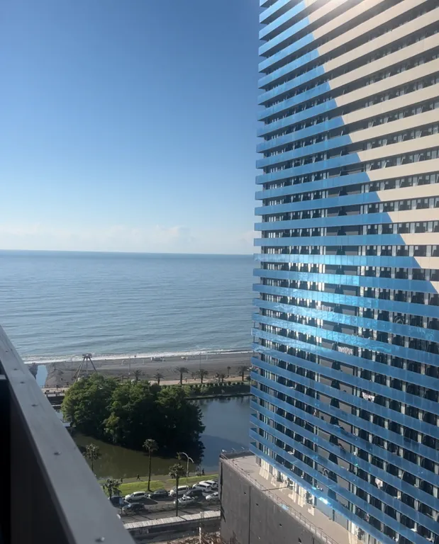 Студия с боковым видом на море