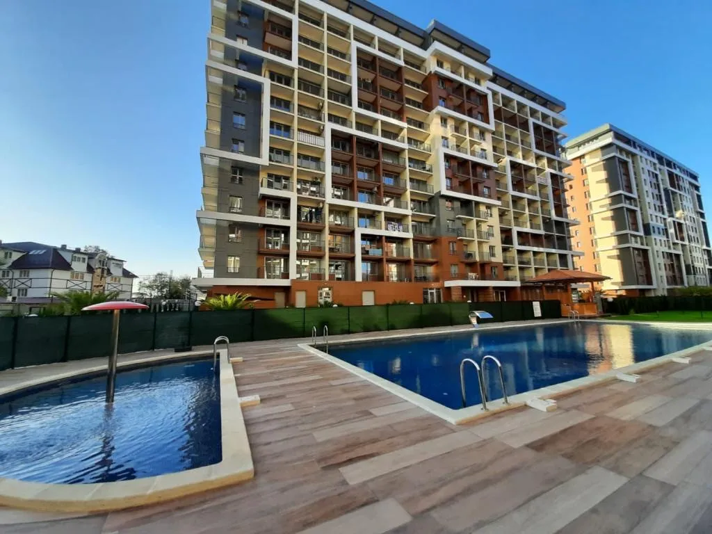 Квартира с двумя открытыми балконами и видом на море