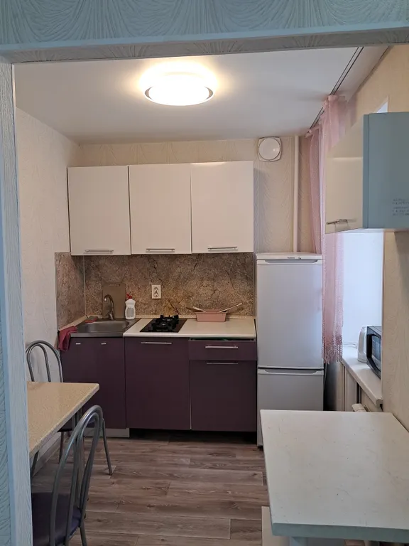 Двухкомнатная квартира недалеко от въезда в город со свежим ремонтом