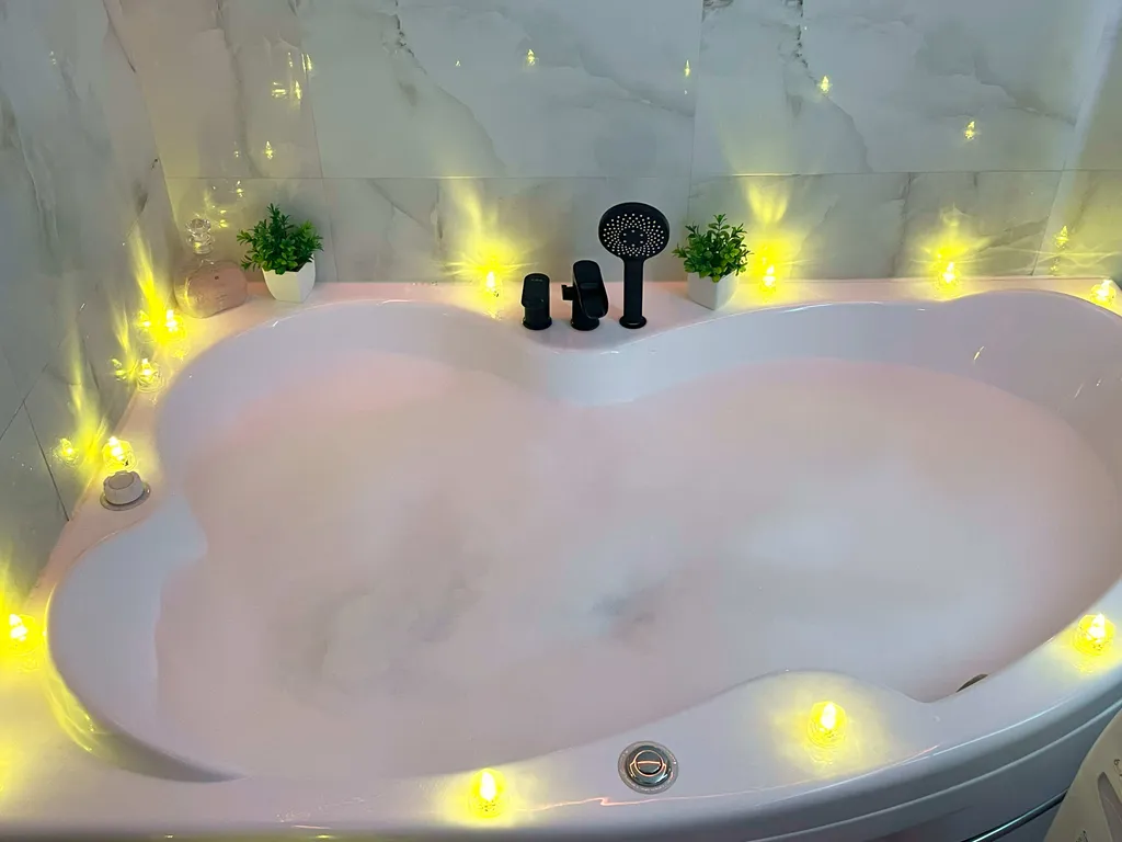 Красивая уникальная студия с джакузи