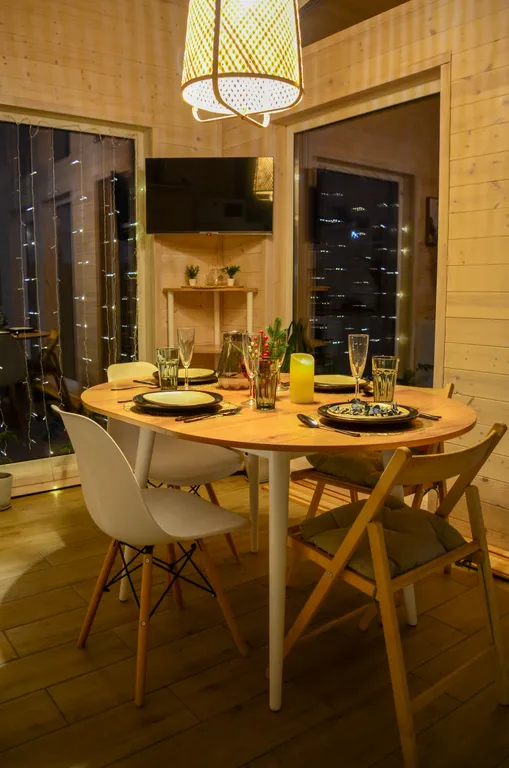 Дом с панорaмными окнaми, баней, чаном и уютной атмосферой