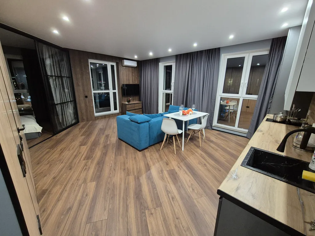 Просторные апартаменты рядом с метро, шиканый вид 2+2