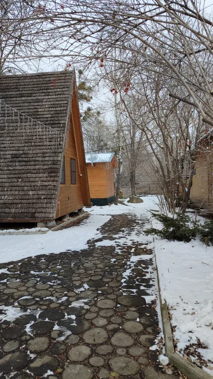 Домики у реки в тихом, уединённом месте, по дороге на Архыз