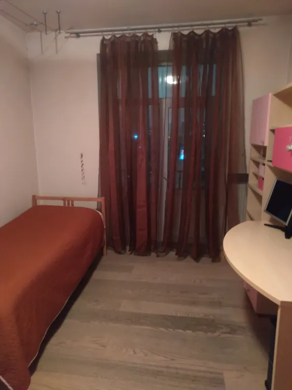 Прекрасная, уютная комната в кирпичной сталинке