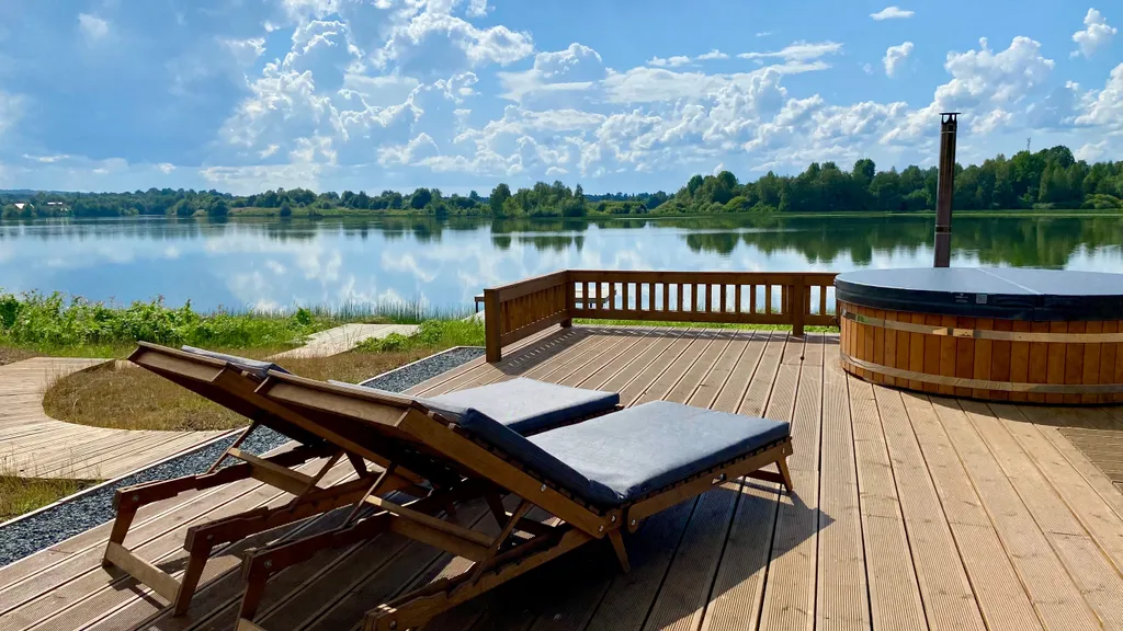 Дом на берегу озера