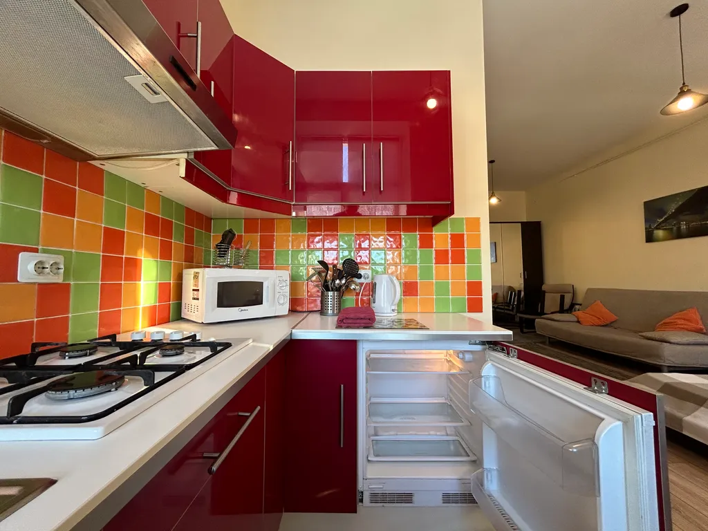 Студия возле кинотеатра Современник