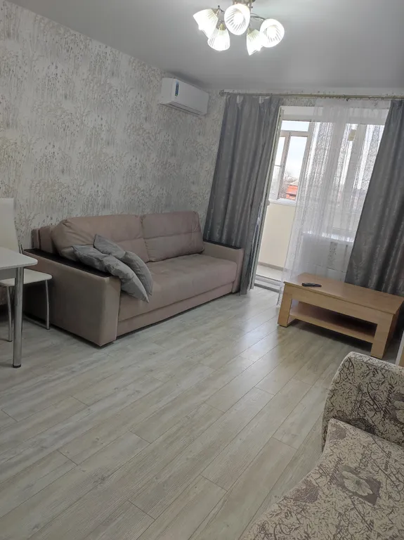 Уютная квартира-студия недалеко от центра  города — аренда посуточно в Таганрог