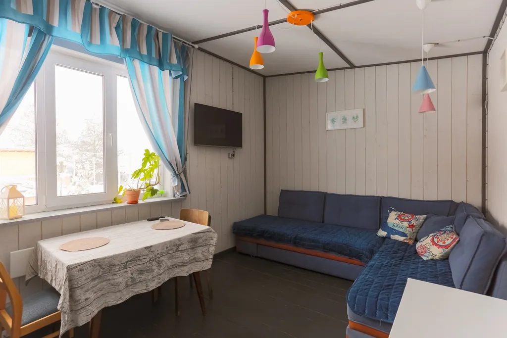 Коттедж Апартамент в стиле Pop-art с видом на бассейн — Пеники