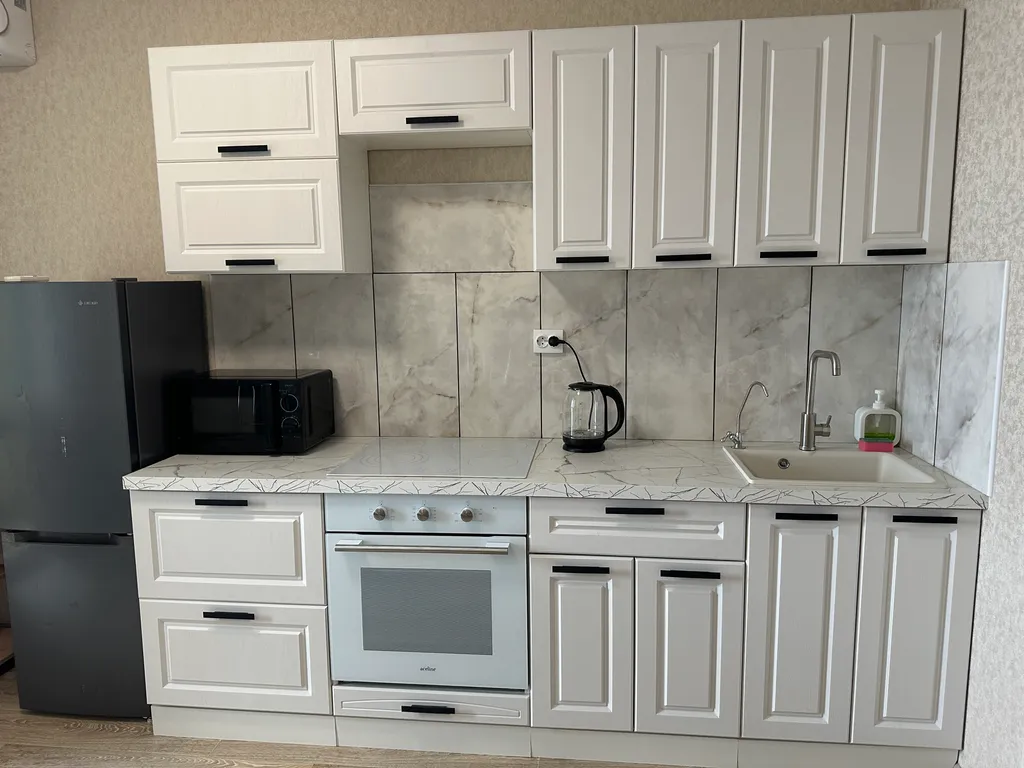 Современная однокомнатная квартира с видом на море