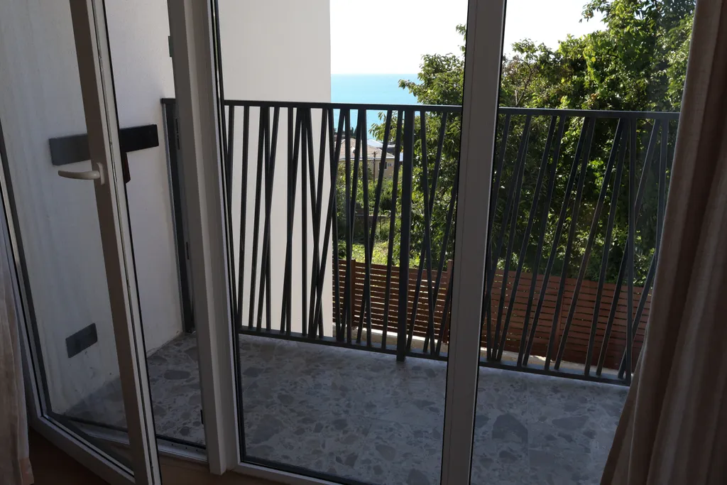 Светлый коттедж с видом на море