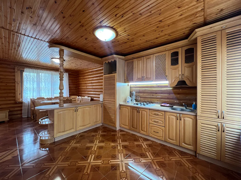 Сруб в Ялте c бассейном и сауной