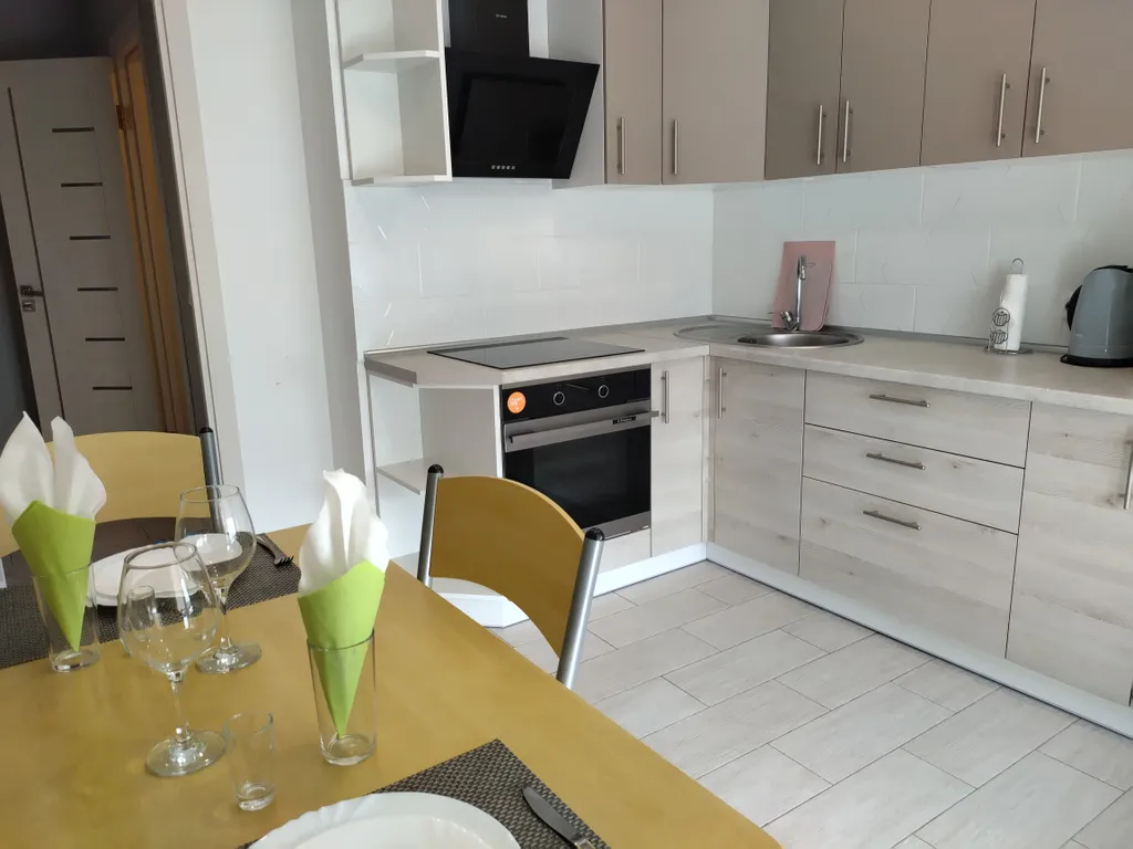 Квартира с панорамным окнами возле РК Паутина