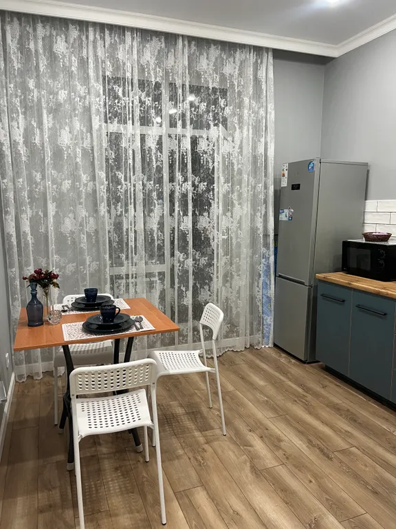 Современная красивая и яркая квартира