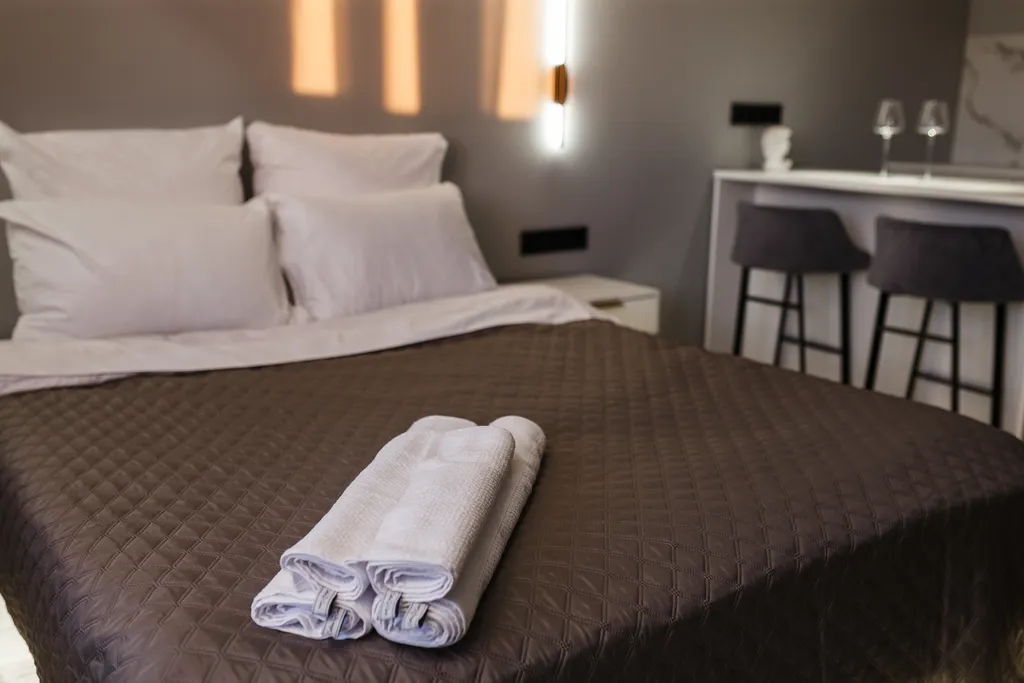 Стильная студия с дизайнерским ремонтом