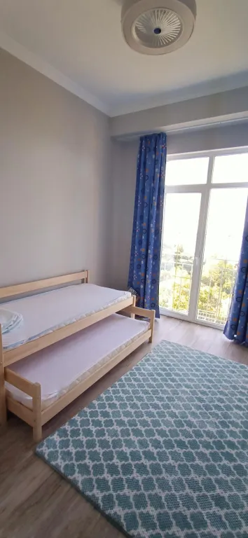 Коттедж с видом на море среди садов