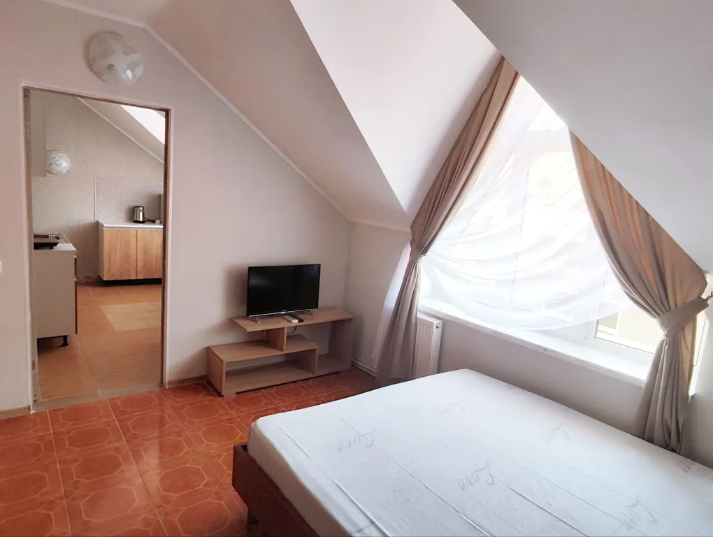 Апартаменты с 1 спальней на мансардном этаже гостевого дома Регион 86