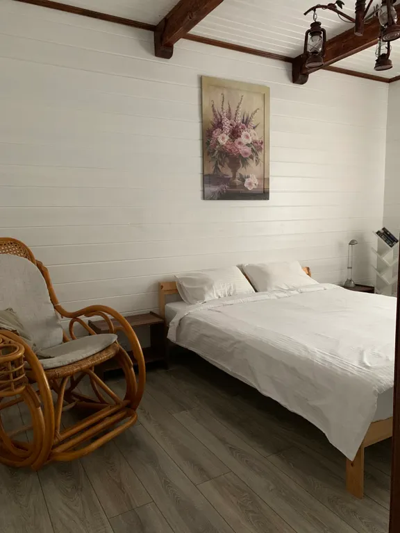 Дом у пруда