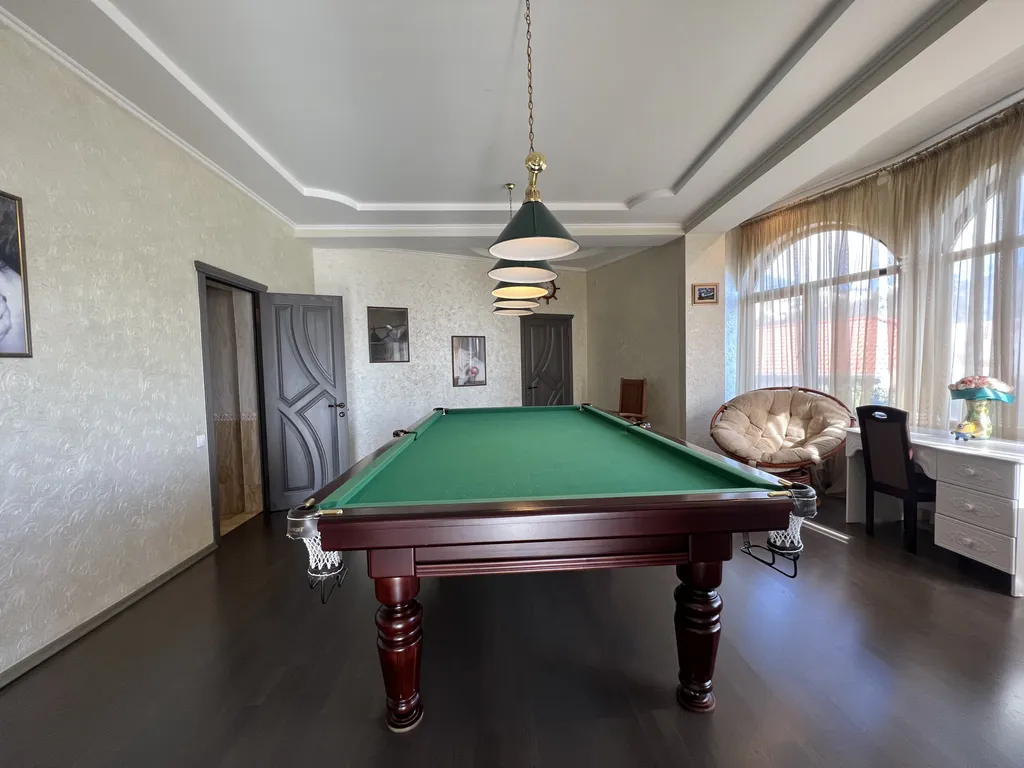 Дом в 5 минутах от набережной Ялты с бассейном и сауной