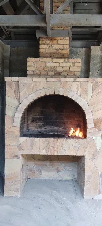 Дом с камином и баней в центре