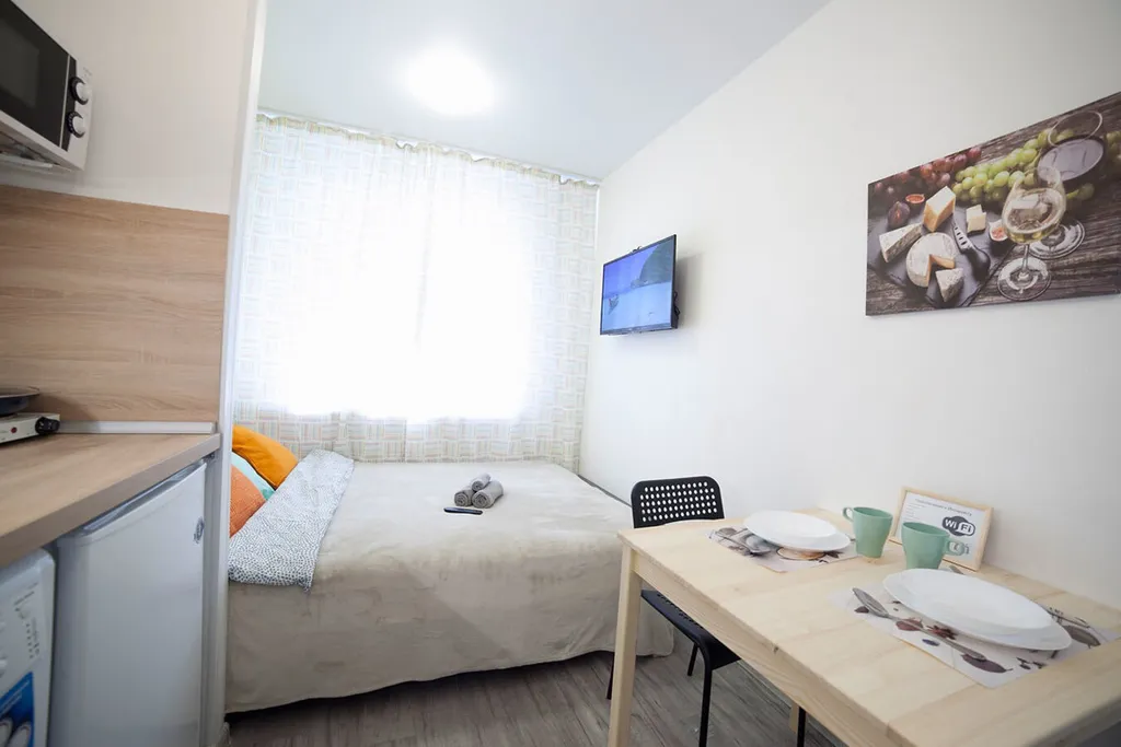 Двухместная уютная студия в 8-ми минутах ходьбы от метро