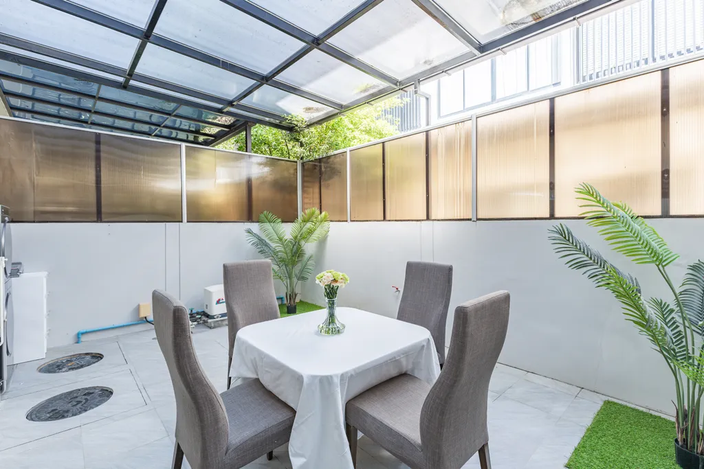 Awesome 3bd Townhouse with a patio