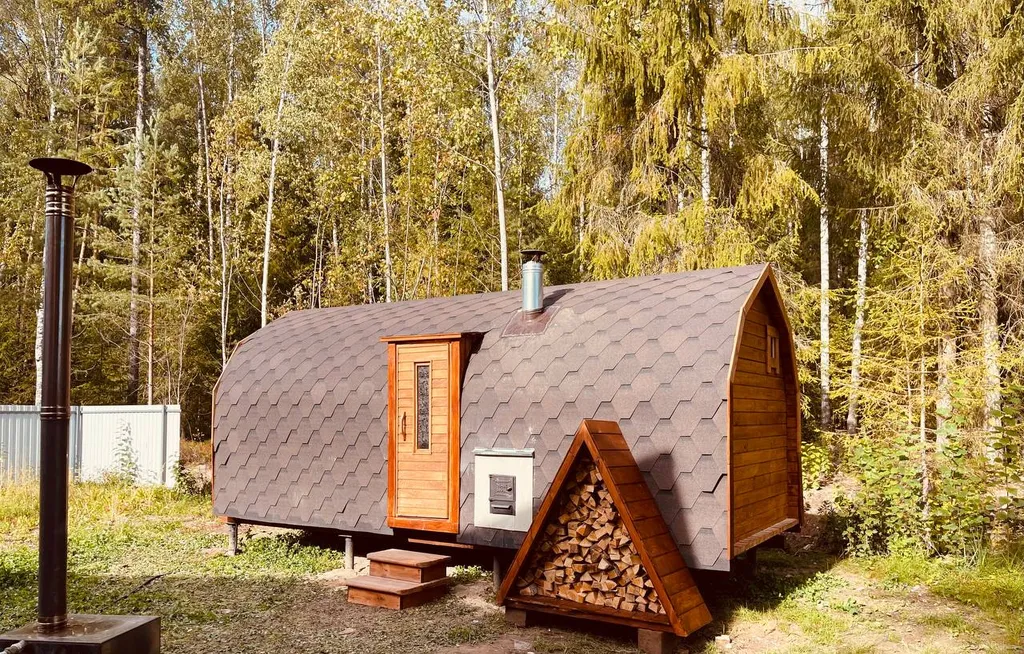 Дом A-frame с купелью, баней и бассейном в сосновом лесу