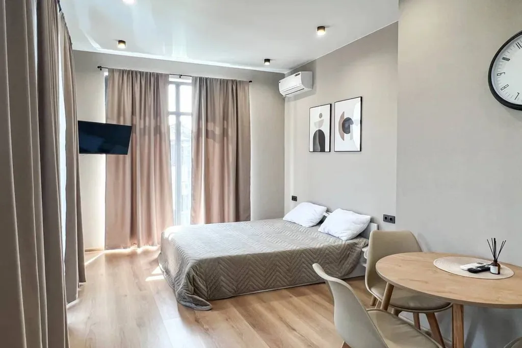 Новый коттедж в хорошей локации Адлера с бассейном, 4 спальнями с с/у