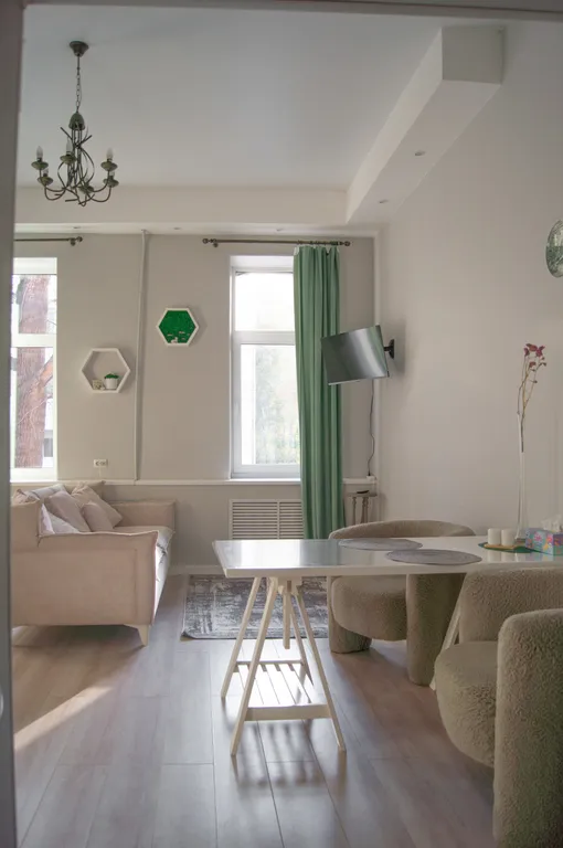 Двухуровневая студия с высокими потолками