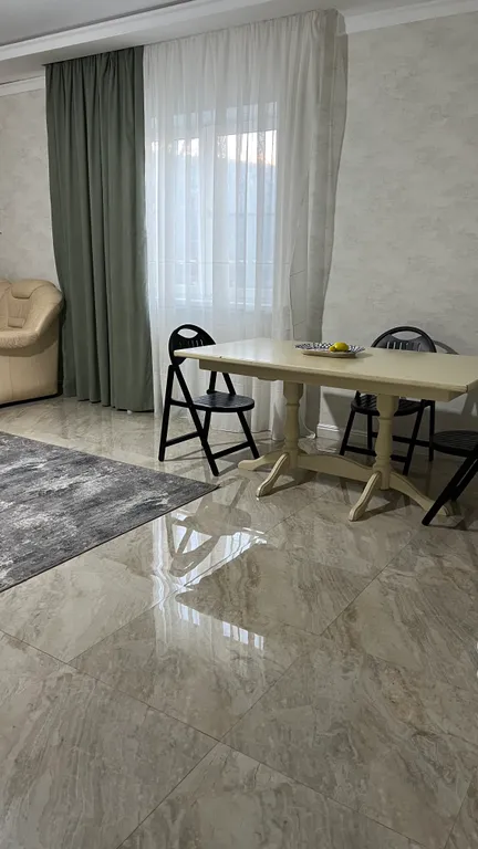 Частный дом за городом с видом на трассу и гору