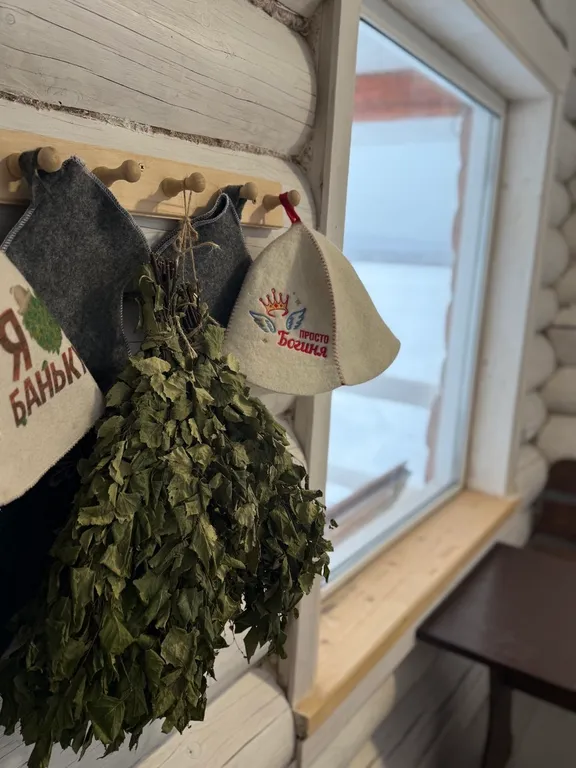 Новый дом в стиле барн Хаус на берегу реки