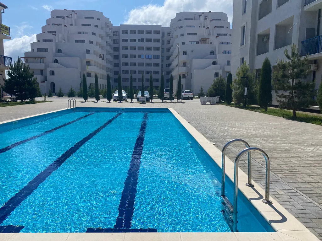 Студия рядом с песочным пляжем и бассейном