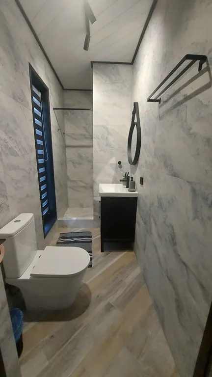 Номер на первом этаже в двухэтажном доме