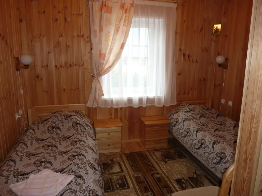 Квартира Комната на 2-х с двумя раздельными кроватями и видом во двор — аренда посуточно в Медвежьегорск