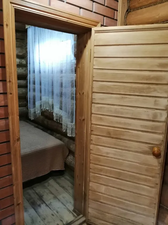 Жилой деревянный двухэтажный дом