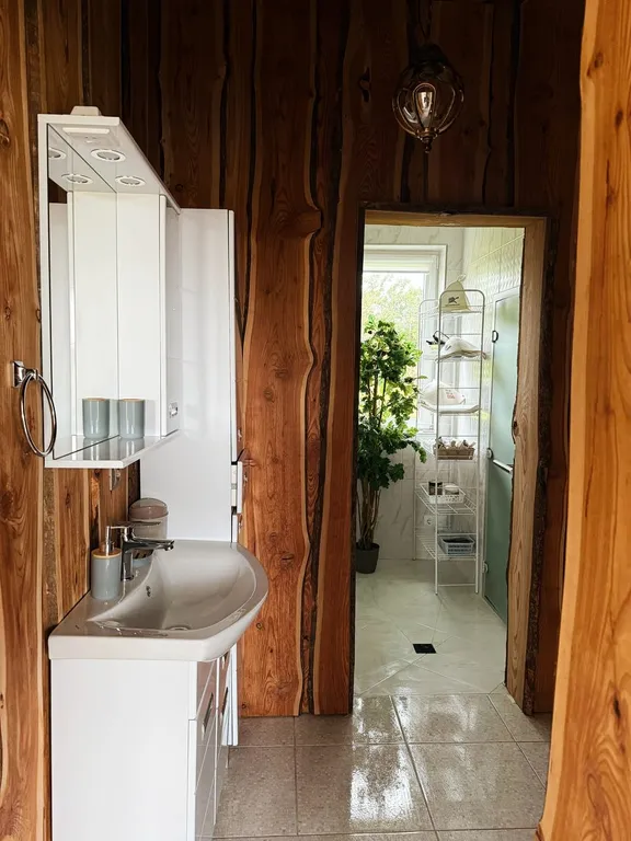 Уютный домик в деревне с баней и басейном