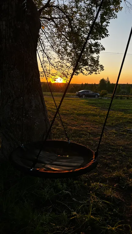 Уютный домик в древних липах