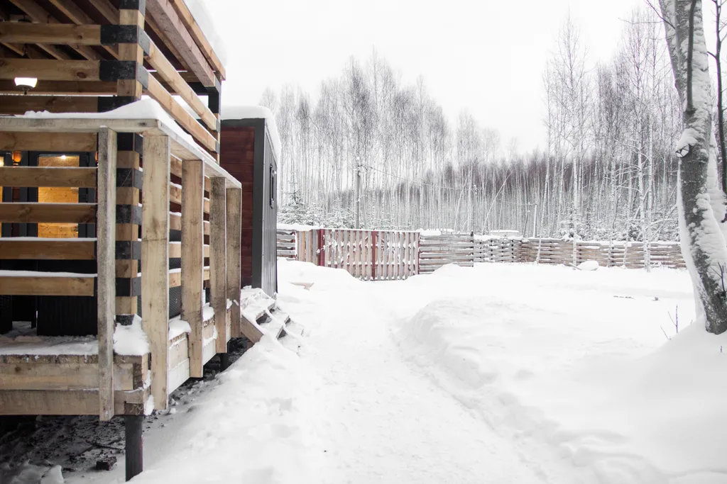 Маленький домик в лесу на Живописной улице