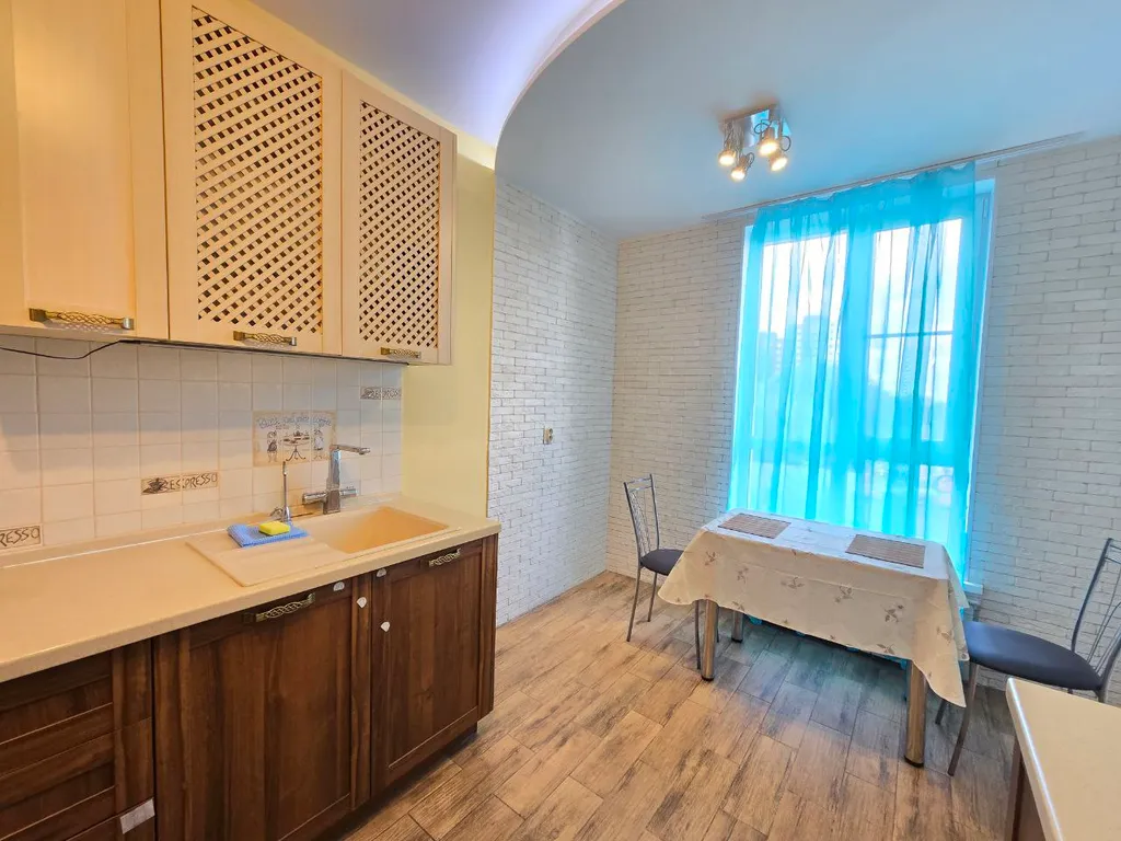 Просторная 2-х комнатная на пр-т Ленина Метро - Двигатель Революции