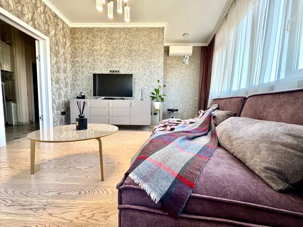 Просторная квартира с шикарным видом рядом с центральной набережной