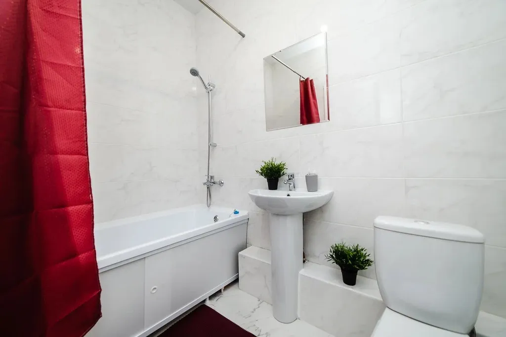 Новая просторная дизайнерская квартира с высокими потолками