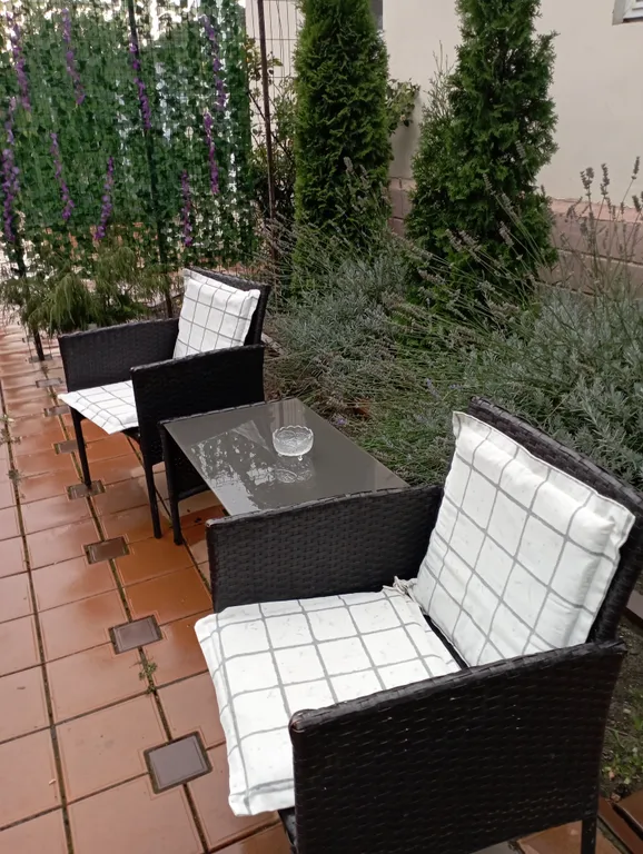 Отдельная квартира в частном доме с садом