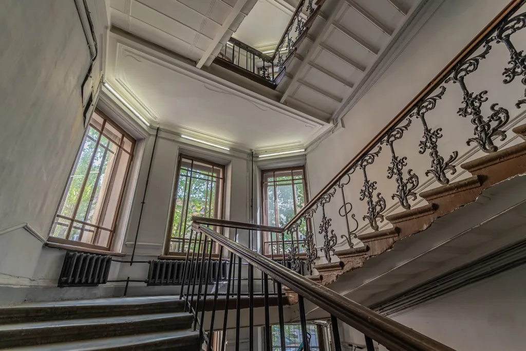 Ларго у Невского проспекта