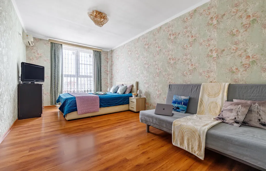 Просторная 2 комнатная квартира в центре